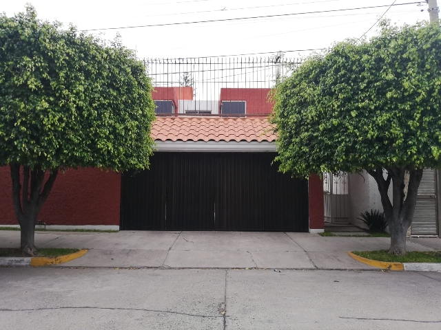 Venta de Casas en Residencial  Victoria, Guadalajara
